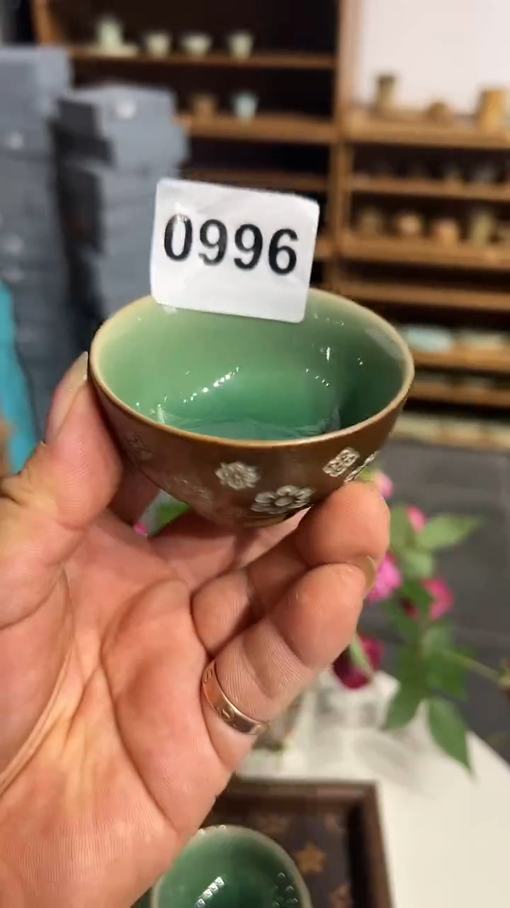 龙泉窑宝相花双釉小茶碗微瑕0996