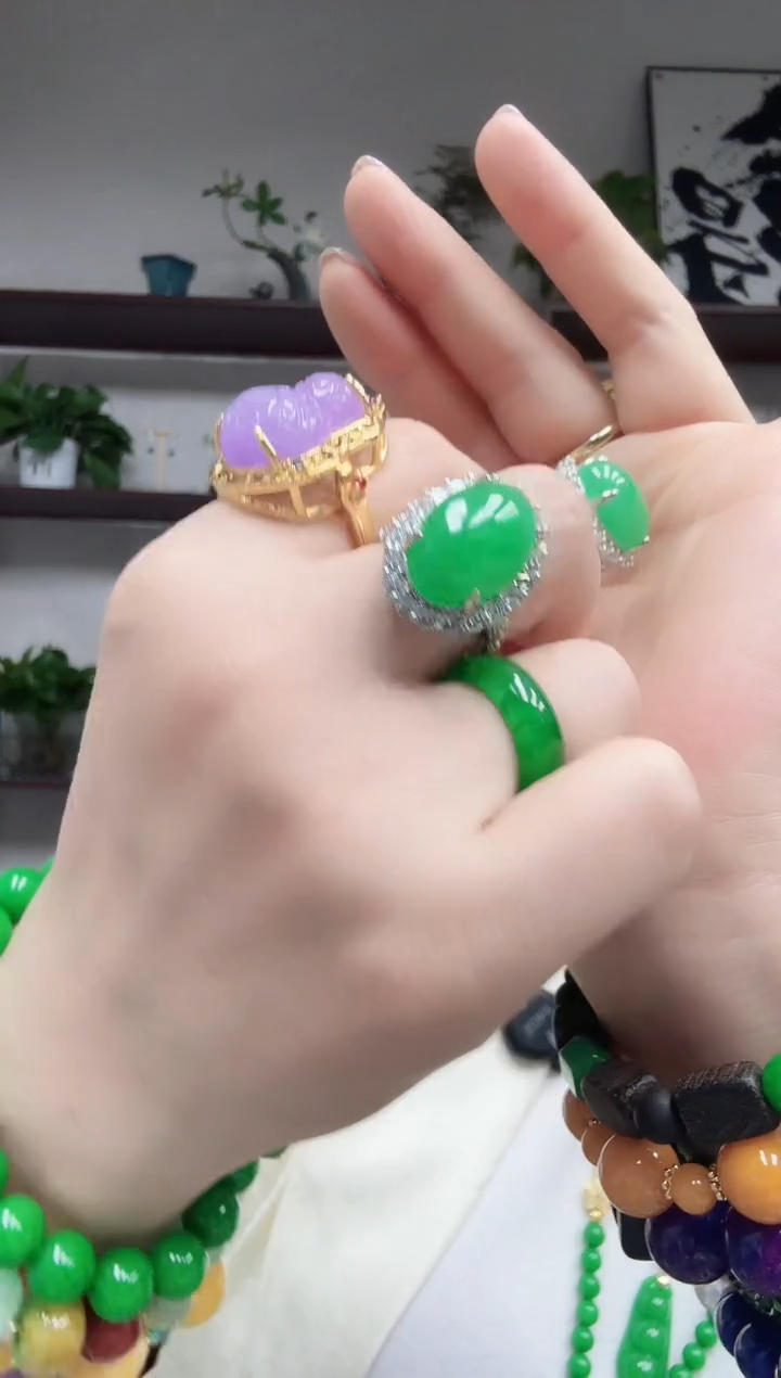 银S925镶嵌戒指翡翠椭圆大鸽子蛋戒指