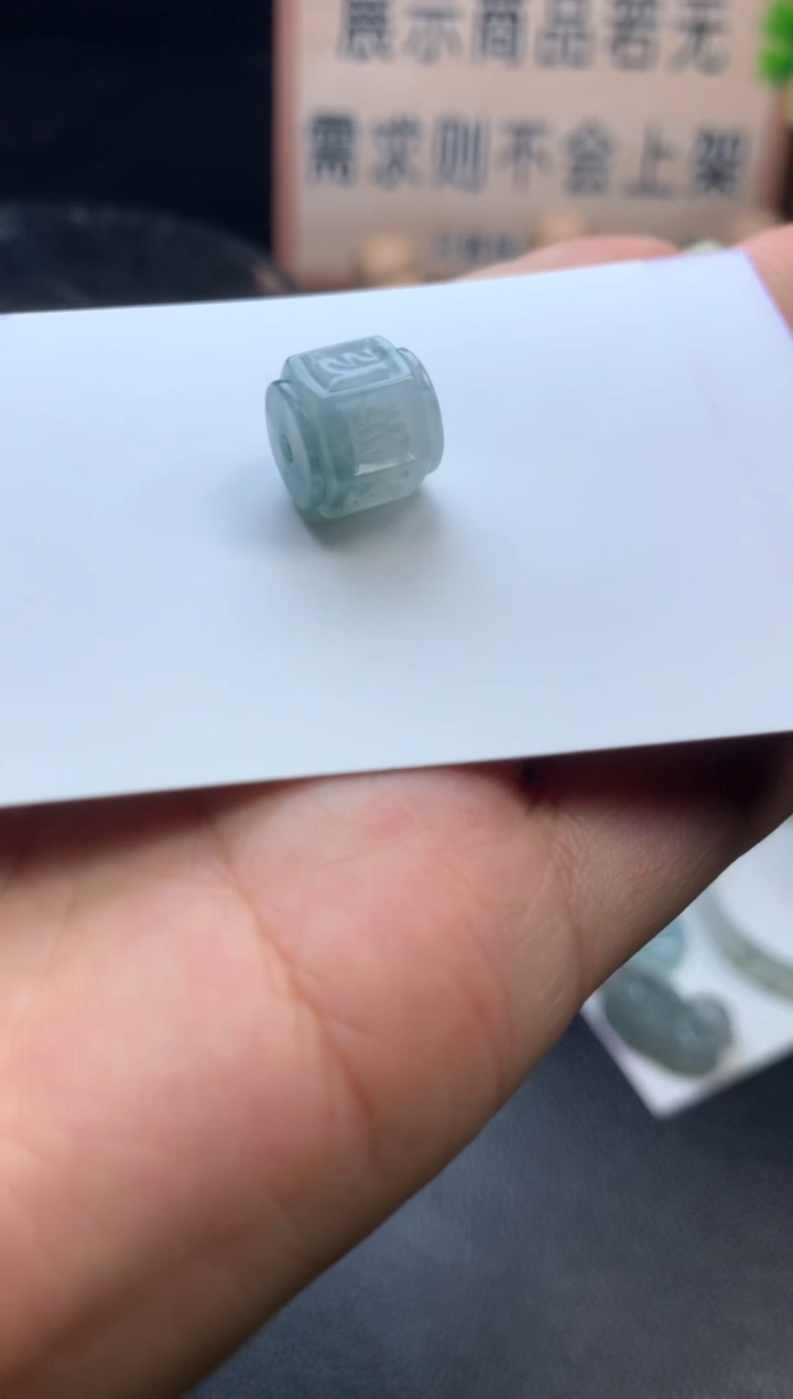 翡翠未镶嵌颈饰路路通