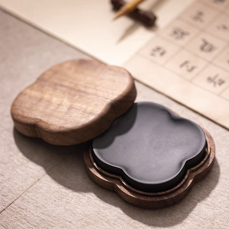 精品“海棠砚”8cm直径木盒装【一方】