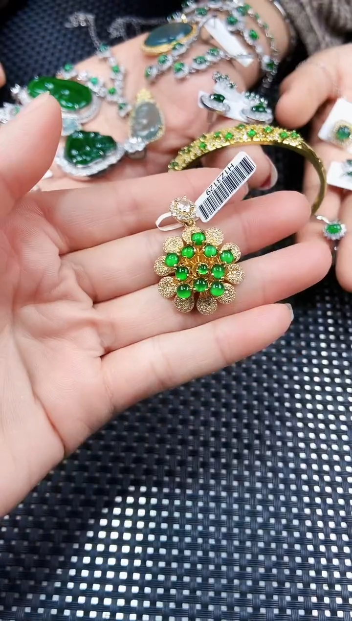 【闪购商品】翡翠吊坠(不含链)未镶嵌111111111