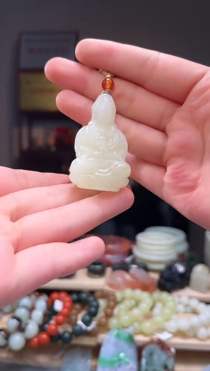 颈饰未镶嵌和田玉吊坠