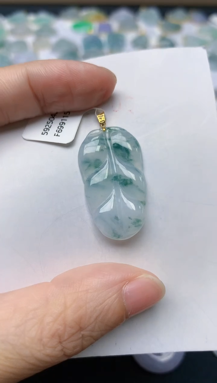 翡翠18K金镶嵌颈饰天然缅甸A货翡翠