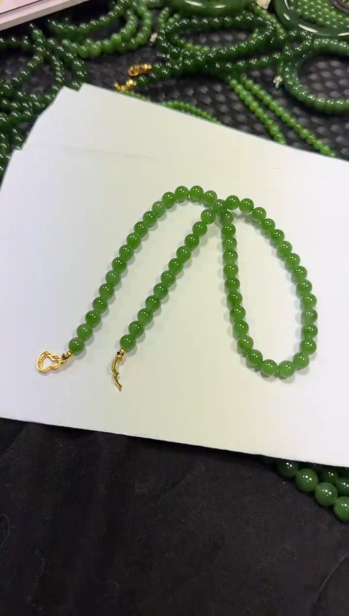 项链未镶嵌和田玉（碧玉）无黑点冰阳绿色8m妈妈链