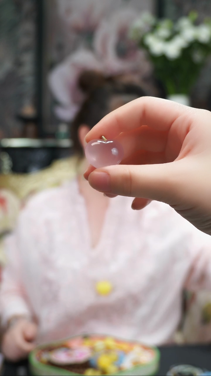 颈饰未镶嵌水晶吊坠