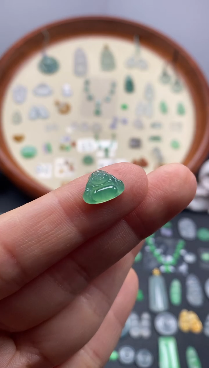 颈饰未镶嵌翡翠果阳緑佛公/芬