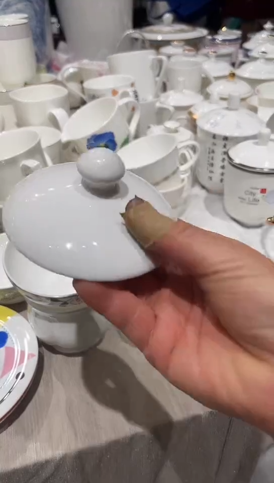 骨瓷白瓷盖子1个