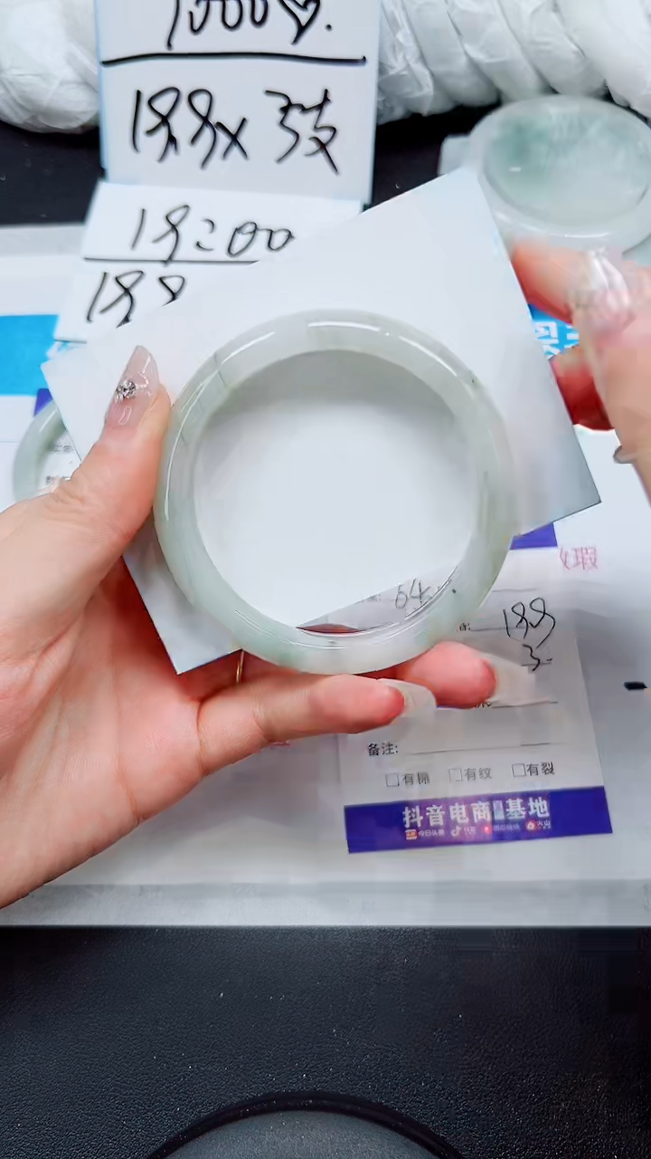【闪购商品】石英质玉手镯未镶嵌A64-56`57`