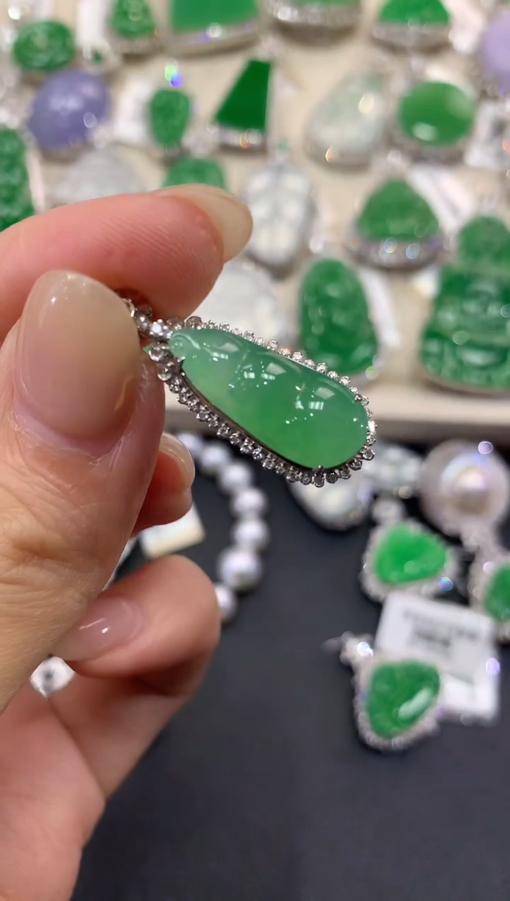 【闪购商品】翡翠吊坠(不含链)18K金镶嵌q63    