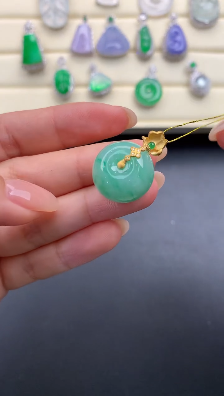 【闪购商品】翡翠颈饰18K金镶嵌Q652    