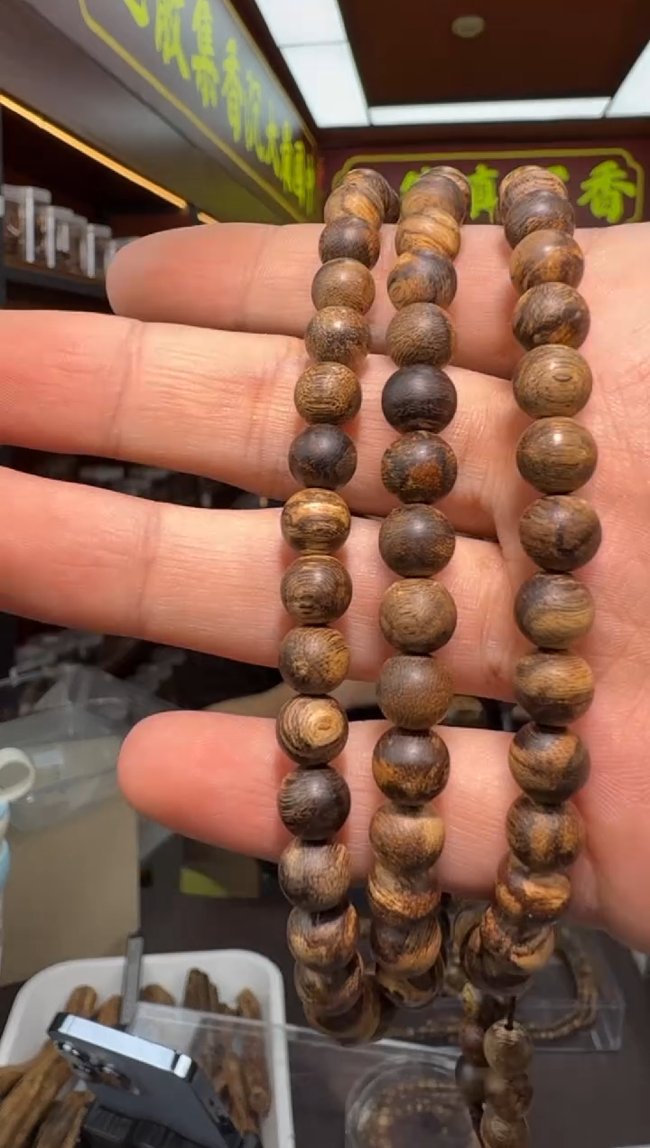 沉香手串佬****1263号芽庄黑棋多样性发一