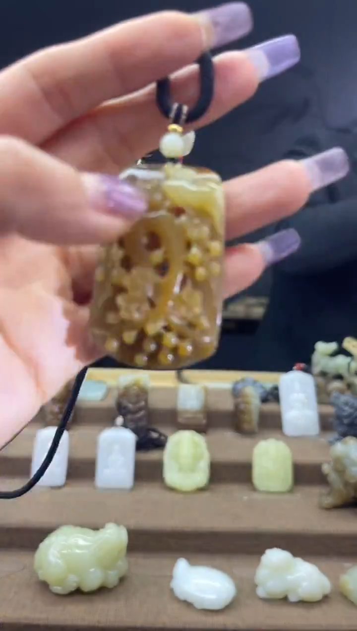 颈饰未镶嵌和田玉1