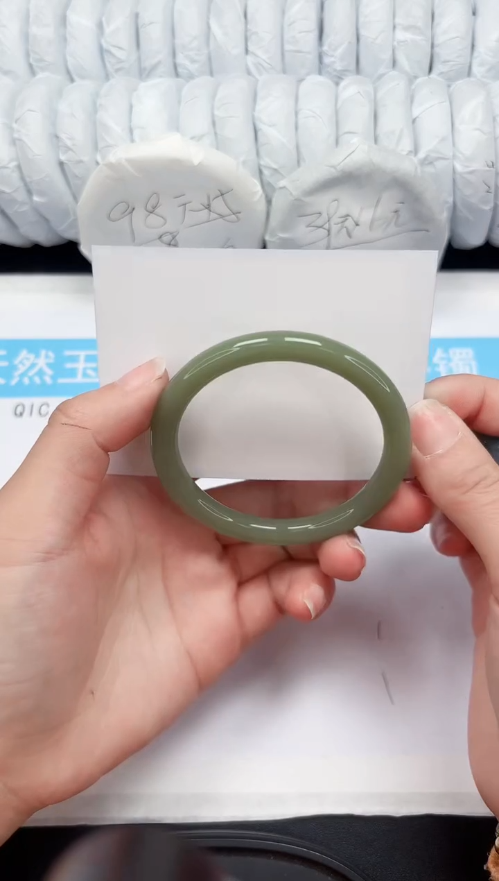 【闪购商品】石英质玉手镯未镶嵌147-55.5