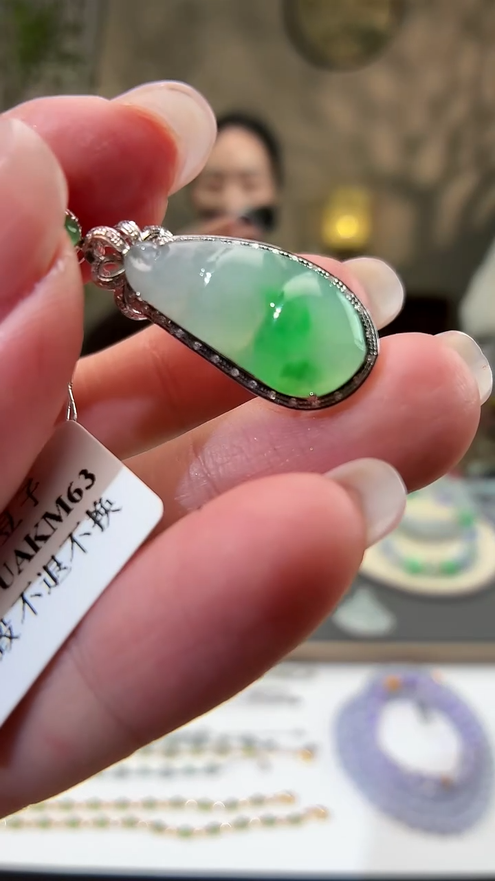 吊坠(不含链)18K金镶嵌翡翠豆子