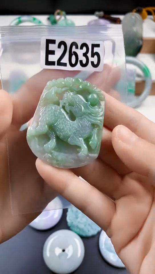 颈饰未镶嵌翡翠天然翡翠吊坠挂件