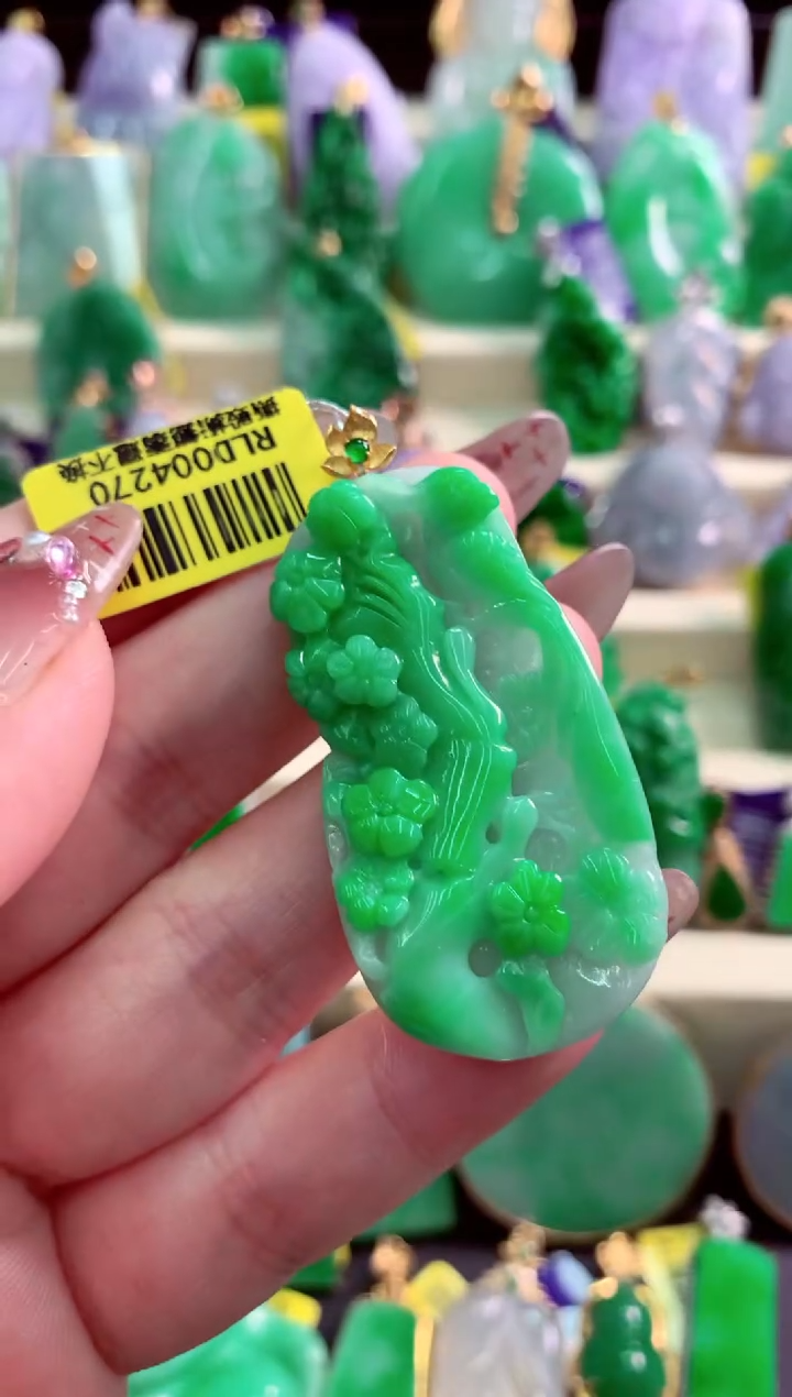 翡翠18K金镶嵌颈饰挂件