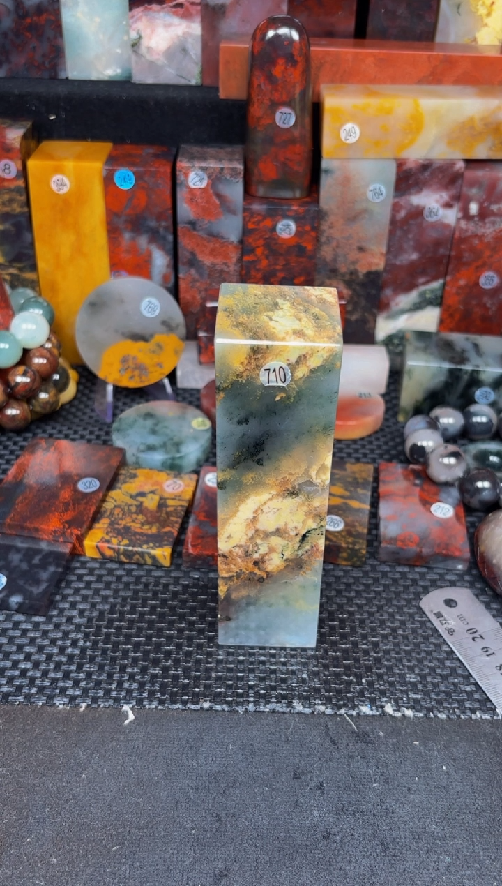 玉晴****天 桂林鸡血玉印章摆件 编号：710