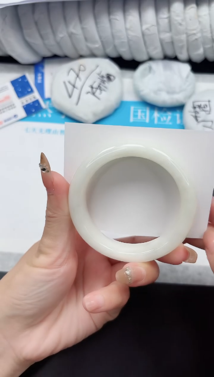 和田玉手镯未镶嵌125-59.6BG