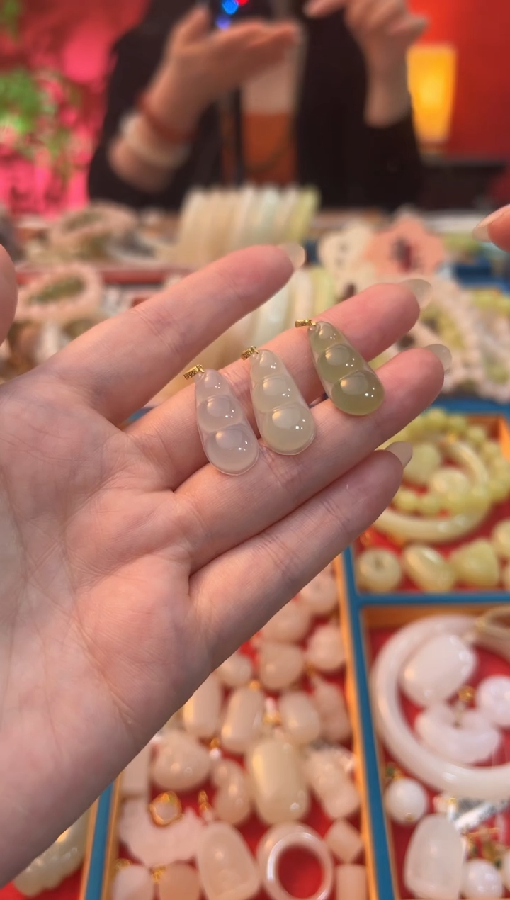 【闪购商品】和田玉吊坠18K金镶嵌高冰福豆吊坠【多样性发其一】