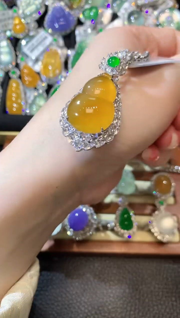 【闪购商品】翡翠吊坠(不含链)18K金镶嵌D49 