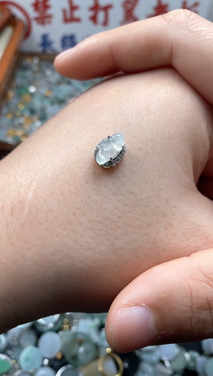 【闪购商品】翡翠颈饰未镶嵌哥哥