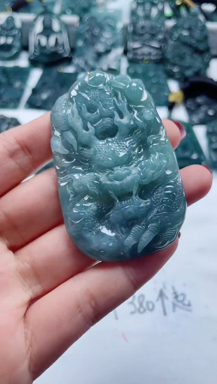 【闪购商品】翡翠颈饰未镶嵌             