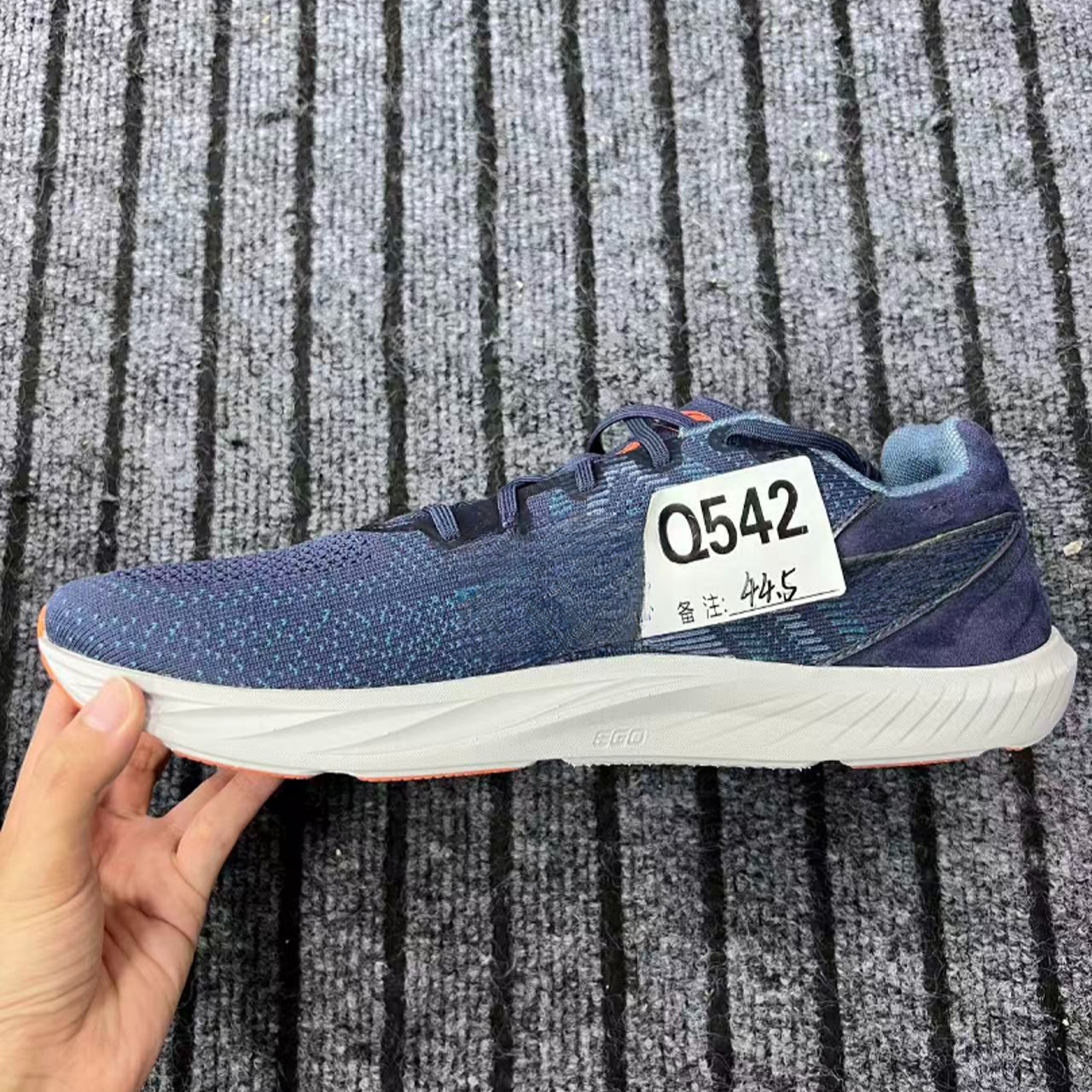 男女户外休闲鞋q542