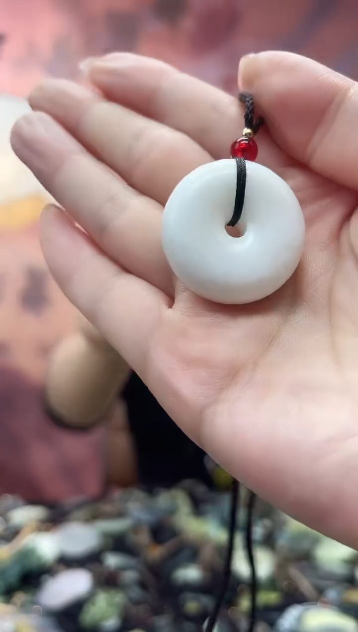 未镶嵌岫玉吊坠`