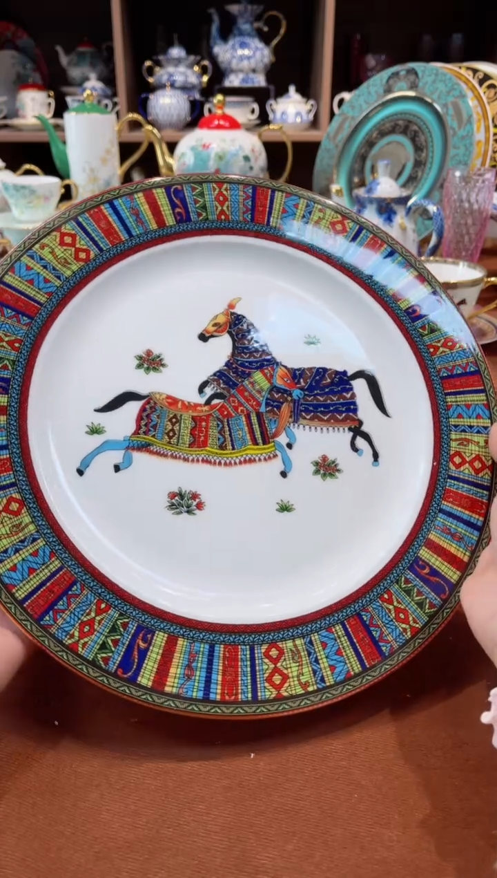 【闪购商品】瓷片马图10.5寸盘······