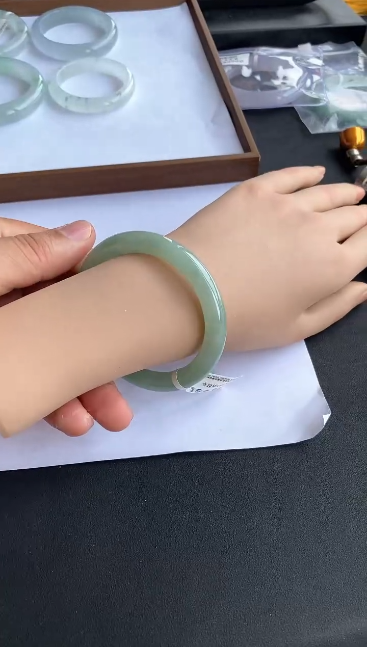 翡翠手镯未镶嵌18号55*9*9圆条