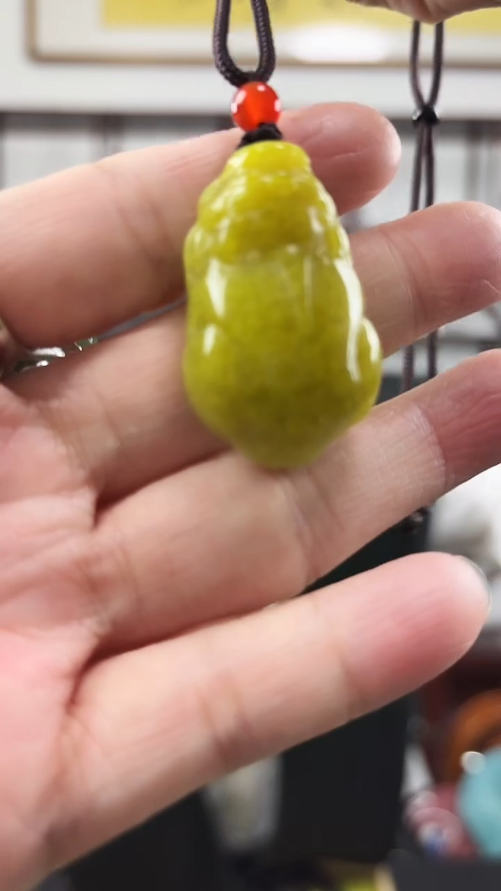 未镶嵌岫玉颈饰1