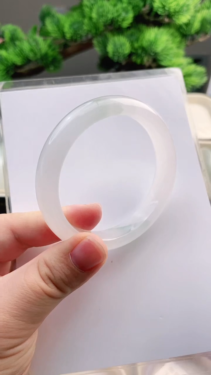 【闪购商品】石英质玉手镯未镶嵌56