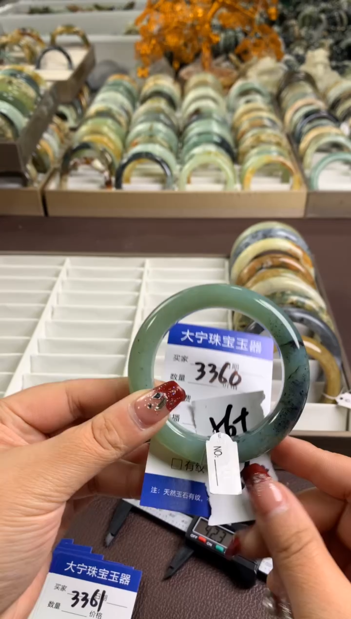 【闪购商品】蛇纹石玉手镯未镶嵌3360