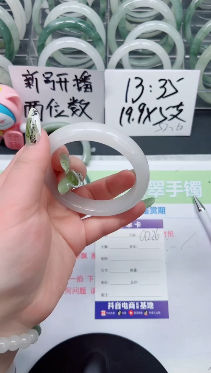 【闪购商品】石英质玉手镯合金a226
