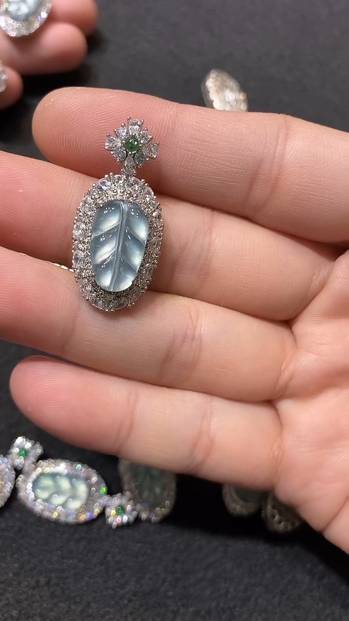 翡翠未镶嵌吊坠(不含链)多样性发货不含链其一