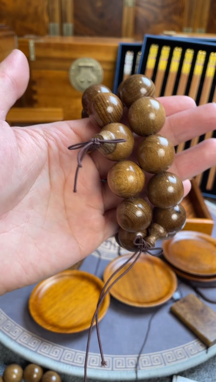 【闪购商品】金丝楠乌木帝王黄猫眼纹2.0*12颗