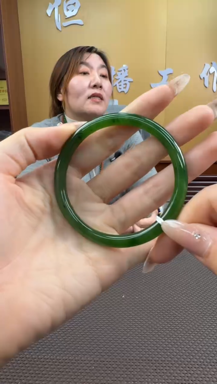 【闪购商品】和田玉手镯未镶嵌58