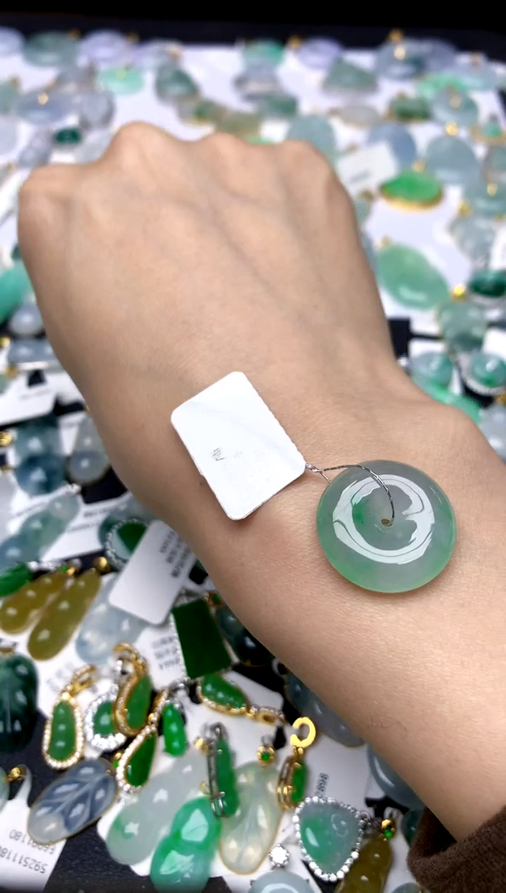 颈饰未镶嵌翡翠?天然A货翡翠