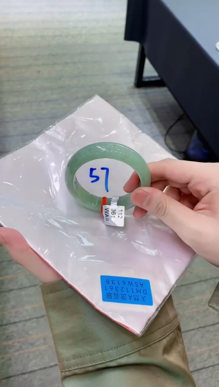 【闪购商品】翡翠手镯未镶嵌              