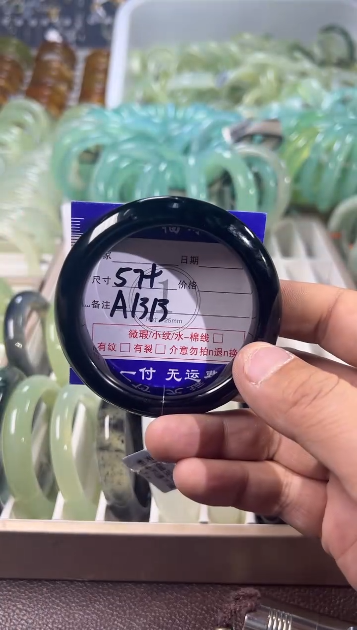 未镶嵌蛇纹石玉手镯1