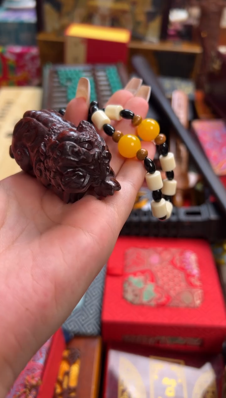 檀香紫檀（小叶紫檀）--------瓷---------貔貅