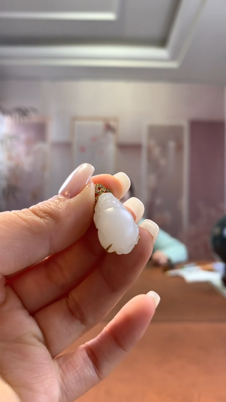 18K金镶嵌和田玉挂件白玉金镶貔貅