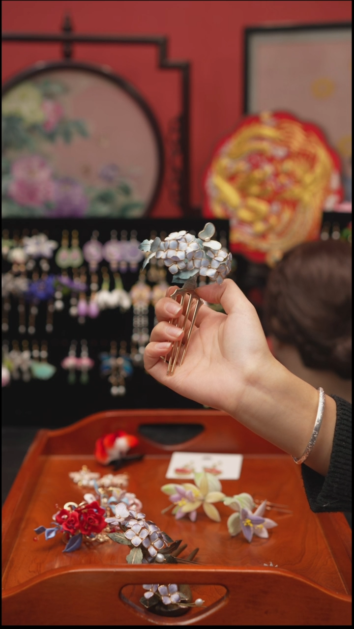 刺绣暮*至非遗绒花手工饰品