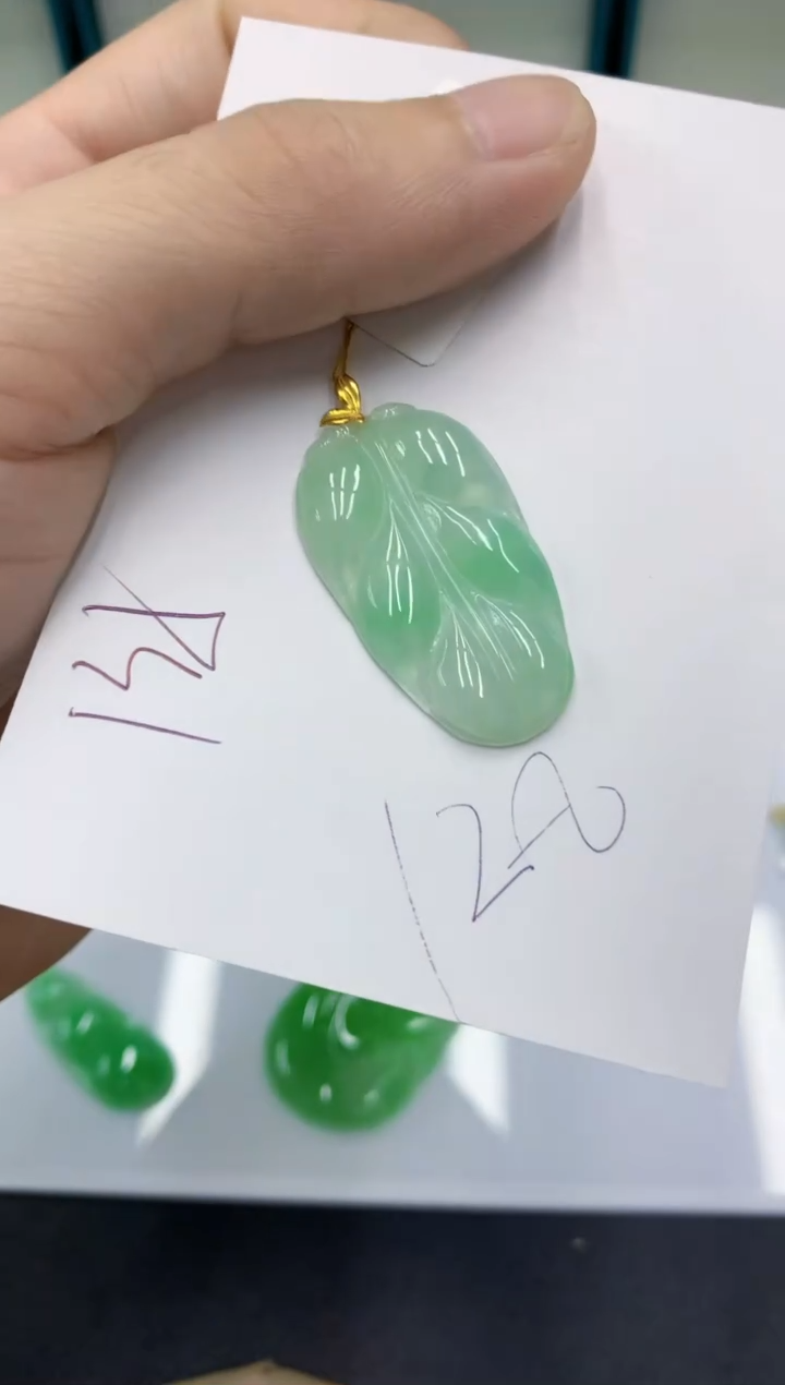 颈饰18K金镶嵌翡翠翡翠