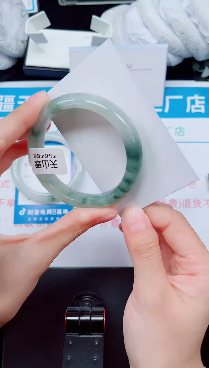 未镶嵌手镯石英质玉146-51/52