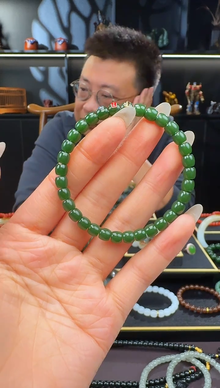 颈饰未镶嵌和田玉6mm碧玉极致手串 藏物系列