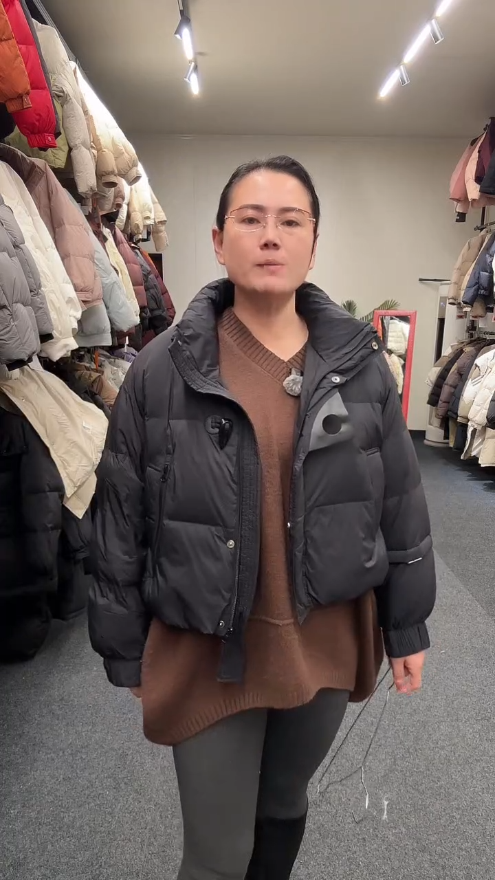 艾雨衣尚闪购羽绒服