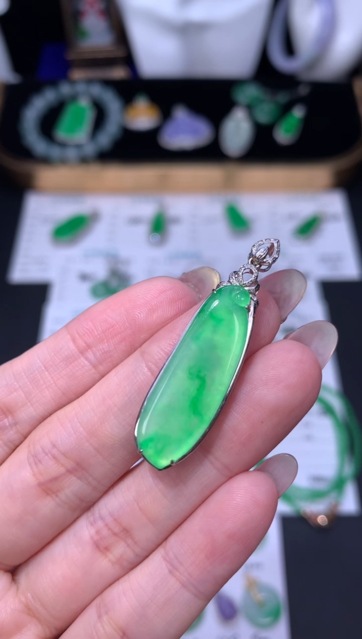 18K金镶嵌定制翡翠48小时鉴赏期 退货不扣服务费