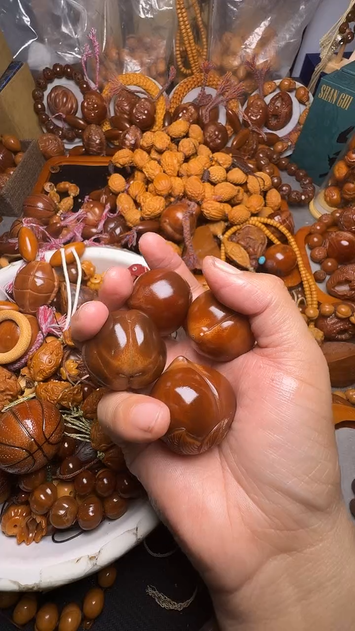 手串橄榄核?****?4个桃子