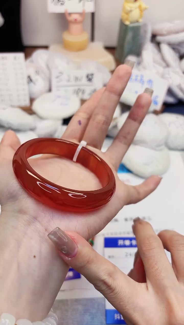 【闪购商品】石英质玉手镯未镶嵌240-玛瑙-圈口56